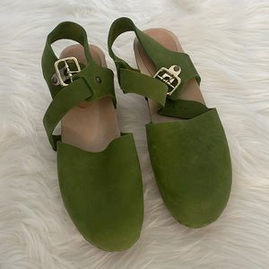 Adorable Bryr Emma clogs